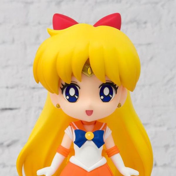 Super Sailor Venus Figuarts Mini Sailor Moon Eternal