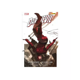 Cómic Daredevil de Ed Brubaker y Michael Lark Edición Omnibus #01