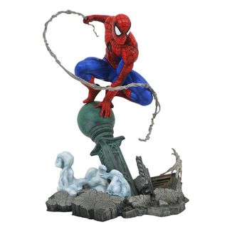 Spiderman on Lamppost Figure Marvel Comics Gallery