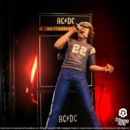 AC/DC Estatua Rock Iconz Brian Johnson 23 cm
