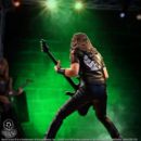 Slayer Estatua Rock Iconz 1/9 Tom Araya II 22 cm