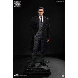 Justice League Statue 1/4 Bruce Wayne (Ben Affleck) 51 cm