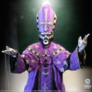 Ghost Estatua Rock Iconz Papa V Perpetua Purple Robes 22 cm
